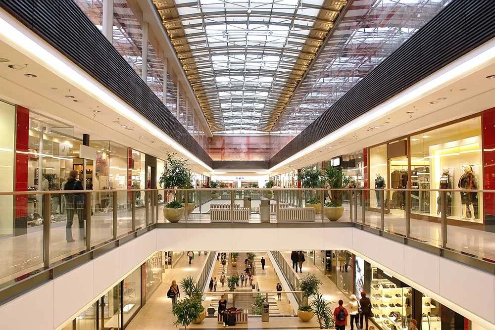 Loja de comércio moderna com vitrines - Contabilidade para Comércio