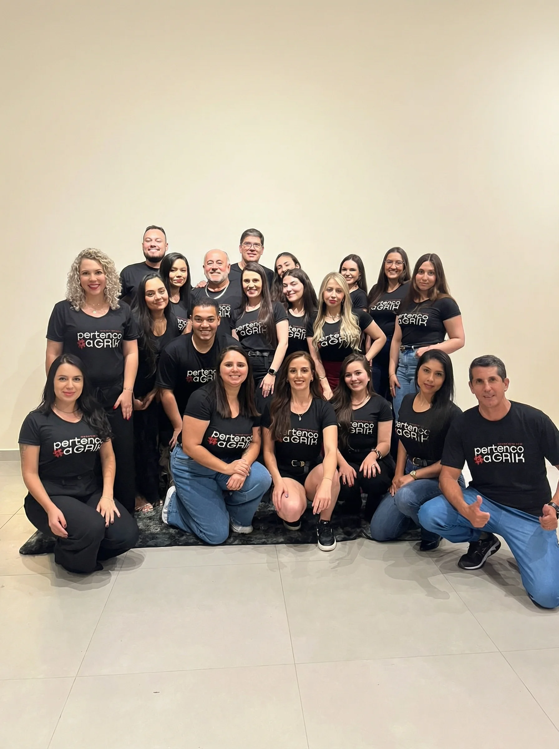Equipe multidisciplinar de contadores e consultores especializados em contabilidade comercial da Grik - Campos Gerais Paraná